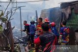 Kebakaran hanguskan delapan rumah di kawasan padat penduduk di Sampit