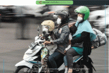 Pemudik bersepeda motor melintas di Kalimalang, Bekasi, Jawa Barat. (Antara Foto/Fakhri Hermansyah).
