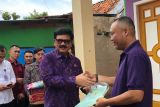 Kementerian ATR/BPN serahkan sertifikat tanah Program PTSL dari rumah ke rumah di Sumsel