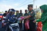 Sejumlah satuan Kodam XIII/Merdeka bagikan takjil gratis di Bulan Ramadhan