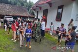 Kodim  0724 Boyolali bagikan ratusan pakaian dan sembako warga Merbabu