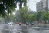 Sejumlah wilayah Jakarta berpotensi hujan intensitas ringan pada Minggu siang