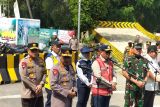 Kapolri, Panglima TNI dan Menhub memantau arus mudik di Pelabuhan Bakauheni