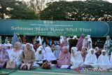 Mayoritas umat muslim di Aceh merayakan Hari Raya Idul Fitri 1444 H pada Sabtu, tanggal 22 April 2023. Warga menyemarakan Lebaran dengan berbagai cara, seperti di Gampong (Desa) Neusu Jaya mereka menggelar takbiran keliling dengan membawa obor. Kemudian Ribuan warga melaksanakan shalat Id Fitri di Lapangan Blang Padang. (Antara Aceh/FB Anggoro)