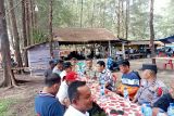 Objek wisata Pantai Sasak Pasaman Barat ramai pengunjung