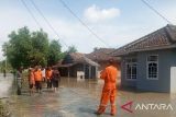 Sejumlah warga OKU Timur merayakan Lebaran di tengah banjir