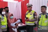 Wanita melahirkan di Pos Terpadu Exit Tol Parungkuda karena terjebak macet arus balik Lebaran