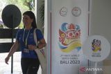 Delegasi berjalan usai melakukan registrasi saat persiapan Chef de Mission (CdM) Meeting 2nd ANOC World Beach Games 2023 di Nusa Dua, Bali, Jumat (28/4/2023). Pertemuan yang digelar di Bali tersebut diikuti perwakilan National Olympic Committee (NOC) dari 69 negara yang berlangsung pada 28 April hingga 1 Mei 2023. ANTARA FOTO/Nyoman Hendra Wibowo/wsj.
