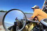 Kapal Perintis Sabuk Nusantara 36  merupakan penghubung antar pulau di wilayah Kepri - Kalimantan Barat. Kapal yang di kelola pihak swasta itu tidak hanya mengangkut penumpang tapi juga barang kebutuhan warga pulau-pulau terpencil di wilayah Kepri serta angkutan sepeda motor. Kapal Sabuk Nusantara 36 rute Tanjungpinang-Sintete, tiba di Pelabuhan Sintete, Ahad (30/4) setelah 3 hari pelayaran dari Tanjungpinang. Foto Antara/Evy R. Syamsir.