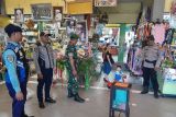 TNI-Polri  Palangka Raya patroli dialogis di pasar tradisional