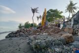 Dinas PUPR diminta mempercepat pasang pengaman tanggul di Pantai Mapak