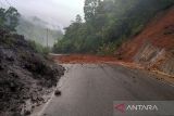 Diterjang longsor, akses jalan provinsi di Malalak-Agam putus total