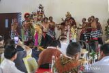 Sejumlah delegasi ASCC menyaksikan tarian di Taman Budaya Garuda Wisnu Kencana, Kabupaten Badung, Bali, Senin (8/5/2023). Kemenko PMK mengajak delegasi ASEAN Socio-Culture Community (ASCC) mengunjungi Taman Budaya Garuda Wisnu Kencana dalam rangkaian acara The 29th ASCC Council atau Pertemuan Dewan Menteri Pilar Sosial Budaya ASEAN ke-29 untuk memperkenalkan kebudayaan Indonesia. ANTARA FOTO/Asprilla Dwi Adha/wsj.