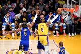 Kalahkan Warriors 104-101, LA Lakers unggul 3-1 di semifinal