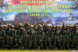 Sejumlah siswa (calon anggota) Komponen Cadangan (Komcad) Matra Laut TNI AL meneriakkan Yel Yel saat upacara pembukaan Pelatihan Dasar Kemiliteran Komcad Matra Laut TNI AL Tahun 2023 di Komando Pendidikan Marinir (Kodikmar), Surabaya, Jawa Timur, Senin (8/5/2023). TNI Angkatan Laut melalui Komando Pembinaan Doktrin Pendidikan dan Latihan TNI Angkatan Laut (Kodiklatal) mendidik 500 calon anggota Komponen Cadangan Matra Laut TNI AL selama tiga bulan di tempat tersebut. Antara Jatim/Didik Suhartono/zk.