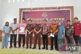 Kejari Dharmasraya fasilitasi penghentian penuntutan berdasarkan Restorative Justice