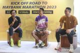 Project Director Maybank Marathon Widya Permana (kiri) bersama pelatih lari Gantarvelocity Agung Mulyawan (kanan) dan atlet lari jarak jauh nasional Jauhari Johan (tengah) menjadi pembicara saat Kick Off Road to Maybank Marathon di Jakarta, Minggu (14/5/2023). PT Bank Maybank Indonesia Tbk memulai Road to Maybank Marathon 2023 sebagai persiapan kegiatan ajang lomba lari internasional Maybank Marathon 2023 di Bali pada 27 Agustus 2023 dalam mengedepankan kesehatan dan keselamatan bagi seluruh peserta lari. ANTARA FOTO/Hafidz Mubarak A/wsj.