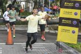 Peserta mengikuti acara Kick Off Road to Maybank Marathon di Jakarta, Minggu (14/5/2023). PT Bank Maybank Indonesia Tbk memulai Road to Maybank Marathon 2023 sebagai persiapan kegiatan ajang lomba lari internasional Maybank Marathon 2023 di Bali pada 27 Agustus 2023 dalam mengedepankan kesehatan dan keselamatan bagi seluruh peserta lari. ANTARA FOTO/Hafidz Mubarak A/wsj.