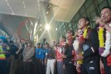Kedatangan timnas Indonesia disambut oleh ribuan suporter di tiga bandara