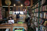 Kedai kopi berkonsep ruang baca