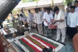 Prabowo kunjungi Pesantren Tebuireng dan ziarah ke makam Gus Dur