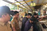 Disdag Mataram bongkar lapak pedagang di pasar tradisional