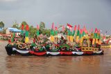 Lomba Perahu Hias Di Sungai Kahayan