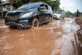 Jalan rusak di Kabupaten Ogan Komering Ilir