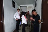 Petugas gabungan sidak tiga lokasi indekos di Kecamatan Johar Baru