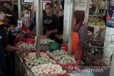 Harga telur ayam ras di Purwokerto masih bertahan  tinggi