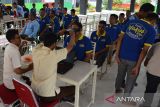 Petugas Dinas Registrasi Kependudukan provinsi Aceh (DRKA) bersama Dinas Kependudukan Pencatatan Sipil kabupaten Aceh Besar melakukan pengecekan iris mata Warga Binaan Permasyarakatan (WBP) di Lapas Kelas II A,  Banda Aceh, Aceh, Senin (29/5/2023). Perekaman  data tersebut untuk keperluan Nomor Induk Kependudukan (NIK) Warga Binaan Permasyarakatan (WBP) dan pemutakhiran data pemilih pada Pemilu tahun 2024 . ANTARA FOTO/Ampelsa.