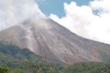 PVMBG mencatat 1.328 kali gempa guguran Gunung Karangetang Sulut