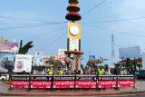 Smartfren beri bantuan pembatas jalan di Kota Bandarlampung
