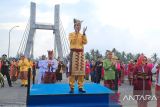 Penjabat Gubernur Kepulauan Bangka Belitung Suganda Pandapotan Pasaribu menjadi inspektur Upacara Peringatan Hari Lahir Pancasila di Pangkalpinang, Kamis (1-6-2023). (ANTARA/ Chandrika Purnama Dewi)
