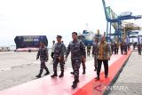KSAL mengajak Wali Kota Makassar jajal KRI Bung Karno-369