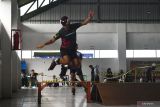 Peserta mengikuti Kejuaraan Sepatu Roda Pendekar Inline Skate Cup di Kota Madiun, Jawa Timur, Minggu (4/6/2023). Kejuaraan tersebut diikuti 107 peserta dari berbagai daerah di Jawa Timur dan Jawa Tengah. Antara Jatim/Siswowidodo/zk.