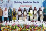Peringati Hari Lanjut Usia, LKC Dompet Dhuafa Jawa Timur-Pemkab Gresik gelar fashion show