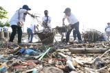Aksi bersih Pantai Tirang Semarang, Pelindo himpun 1,7 ton sampah
