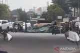 Truk terbalik picu kemacetan  di Jalan Basuki Rahmat Palembang