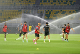 Latihan tim pesepakbola Palestina di GBT