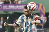 Messi borong gol saat Argentina hajar Peru 2-0,