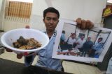 Petugas memperlihatkan potongan kepala ikan lele dan foto penangkapan tersangka penyelundupan narkotika di Lembaga Pemasyarakatan (Lapas) Kelas IIA Kediri, Jawa Timur, Kamis (15/6/2023). Petugas berhasil menggagalkan penyelundupan narkotika jenis sabu-sabu seberat 9,60 gram yang dimasukkan ke dalam kepala ikan lele oleh tersangka berinisial B untuk salah satu penghuni lapas. Antara Jatim/Prasetia Fauzani/zk.
