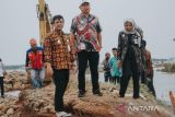 Pemkot Pekalongan perbaiki tanggul jebol akibat gelombang pasang  laut