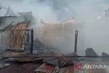 Empat rumah semi permanen di Makassar hangus terbakar