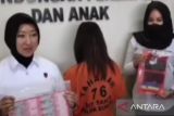 Petualangan wanita belia penjual daun muda berakhir di kantor polisi
