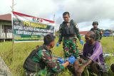 Layanan kesehatan Satgas Yonif Raider 200/BN hadir di tengah warga Asmat