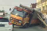 Truk ODOL terperosok, lalu lintas di Jalinsum jadi macet parah