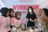 Srikandi Ganjar DIY gelar workshop membuat lilin aroma terapi