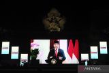 Presiden Joko Widodo menyampaikan paparan secara virtual saat peringatan Hari Anti Narkotika Internasional (HANI) di Garuda Wisnu Kencana (GWK), Badung, Bali, Senin (26/6/2023). Perayaan HANI yang digelar oleh BNN RI tersebut mengusung tema People First: Stop Stigma and Discrimination, Strengthen Prevention sebagai upaya menyelamatkan generasi muda dari penyalahgunaan narkotika dan untuk memerangi narkotika dengan mengutamakan pencegahan dan menghapus stigma negatif serta diskriminasi. ANTARA FOTO/Nyoman Hendra Wibowo/wsj.