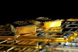 Emas kembali anjlok tertekan penguatan dolar jelang keputusan Fed